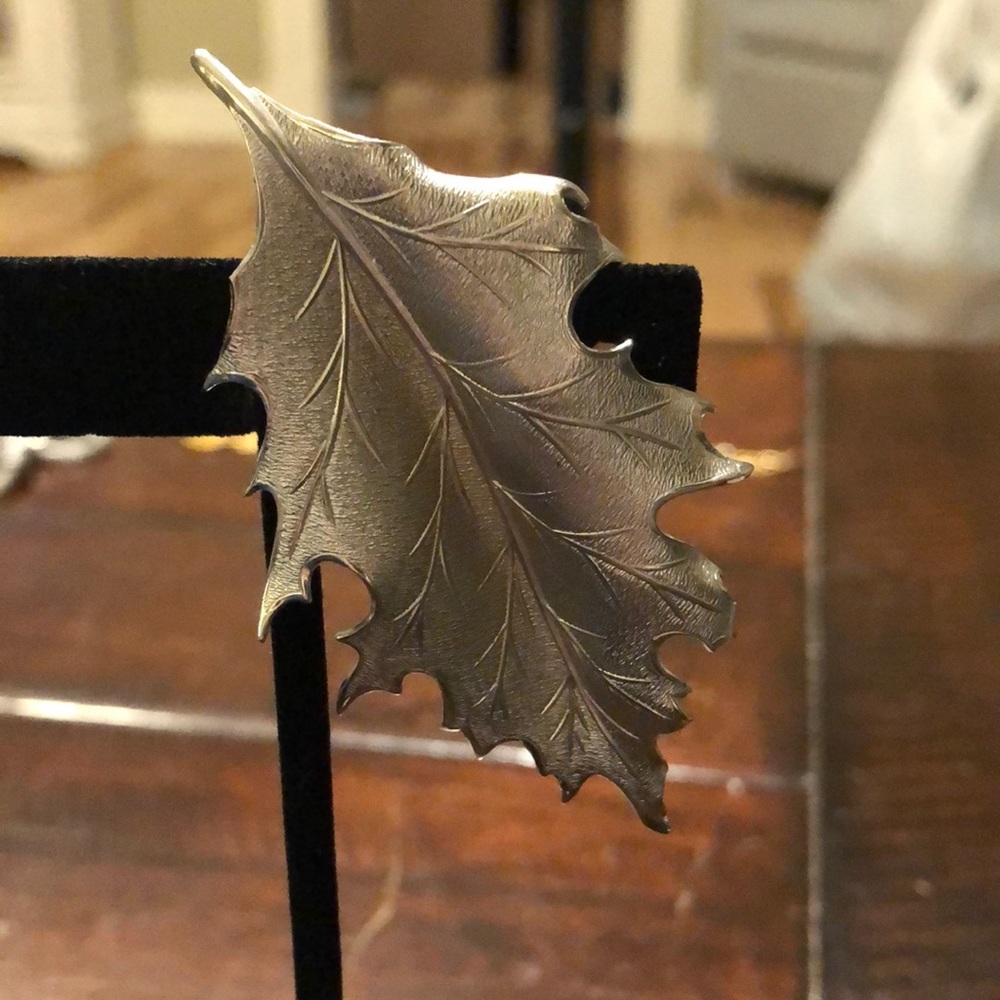 Vintage Giovani Leaf Pin
